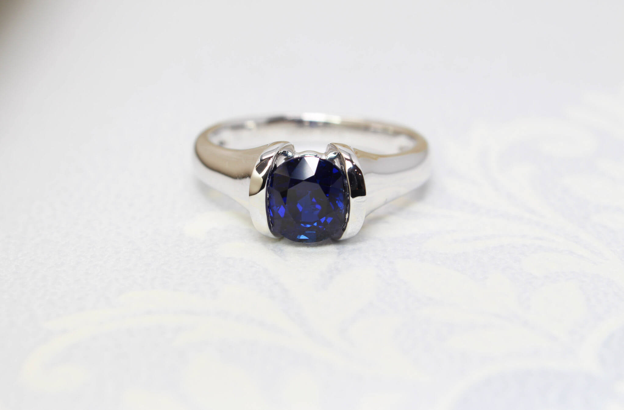 Blue Sapphire: Complete Buying Guide, Meanings, Properties & Facts