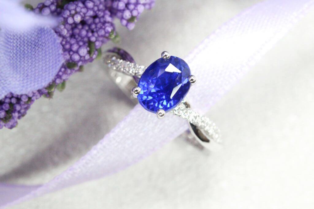 Cornflower Sapphire Wedding Rings, Platinum wedding bands. Cornflower vivid blue sapphire color gemstone | Singapore sapphire wedding rings & jewelry sapphire.