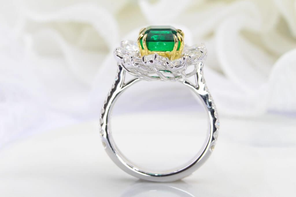High Jewelry None Oil Emerald Luxury Fine Jewellery customised with magnificent none oil emerald jewels gem, an exceptional high-end jewelry statement piece.